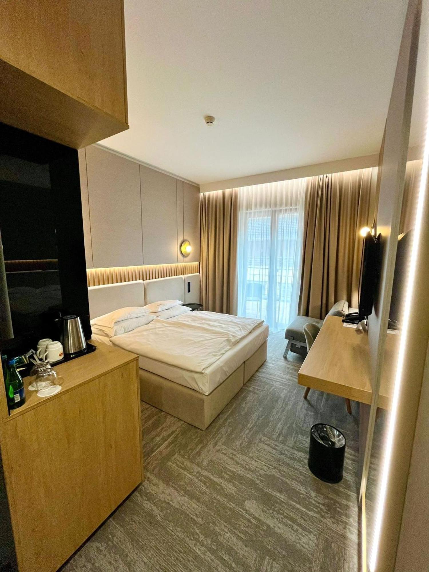 Hotel Arkas Прушкув Экстерьер фото