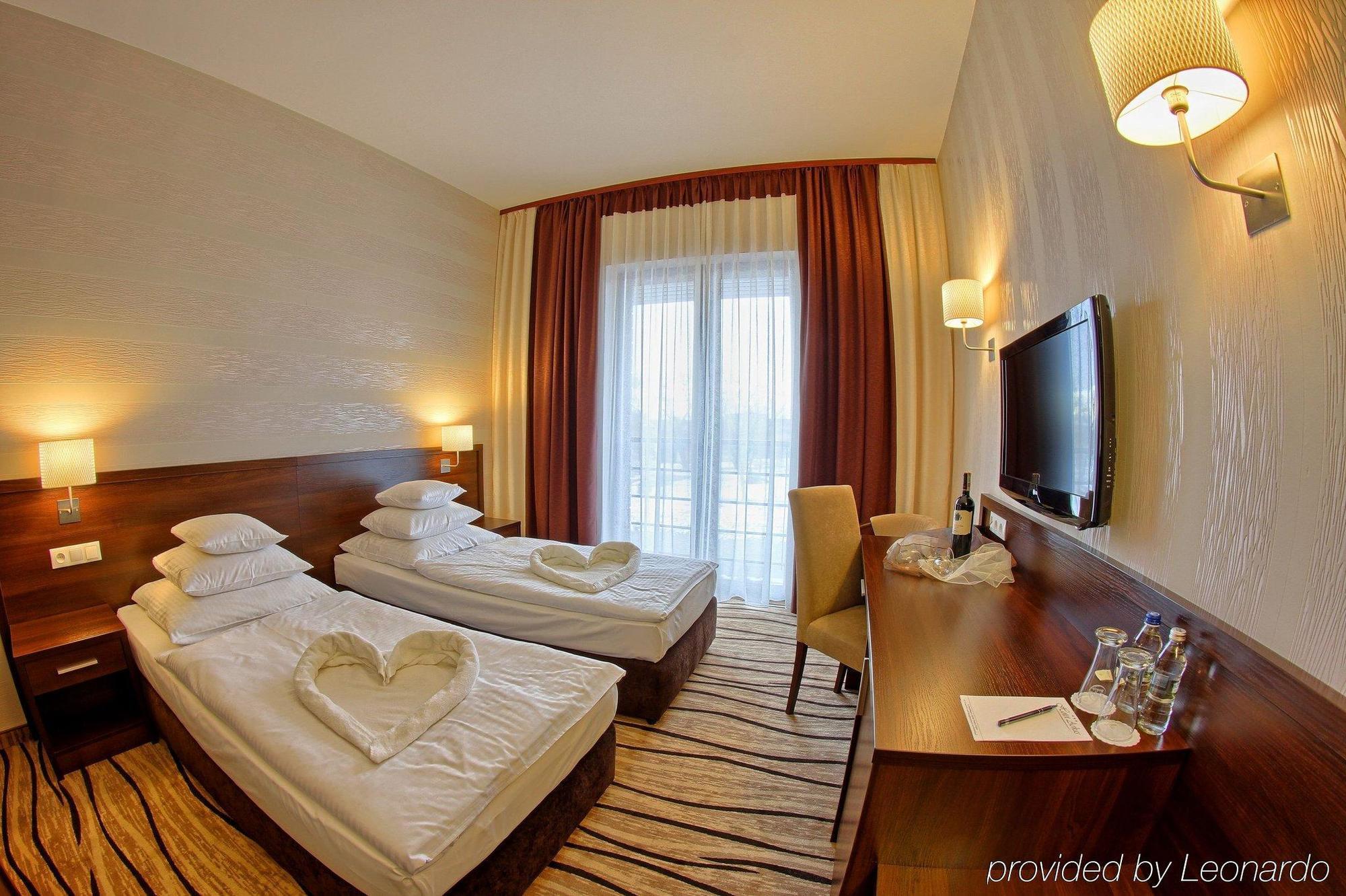 Hotel Arkas Прушкув Экстерьер фото