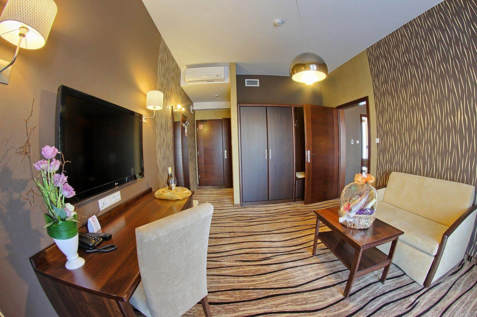 Hotel Arkas Прушкув Экстерьер фото
