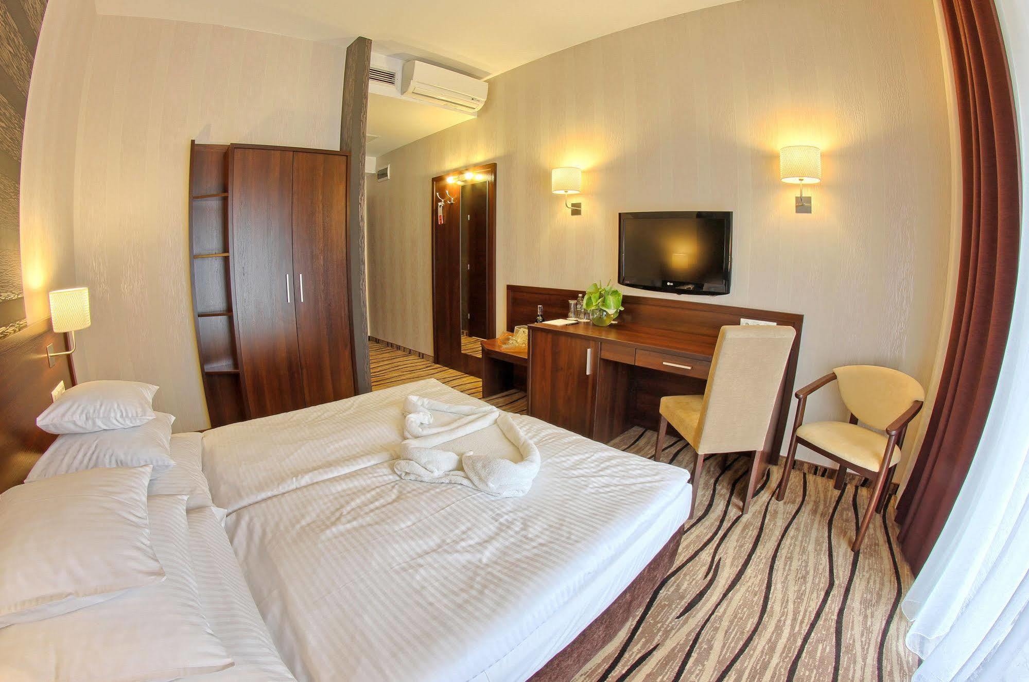 Hotel Arkas Прушкув Экстерьер фото