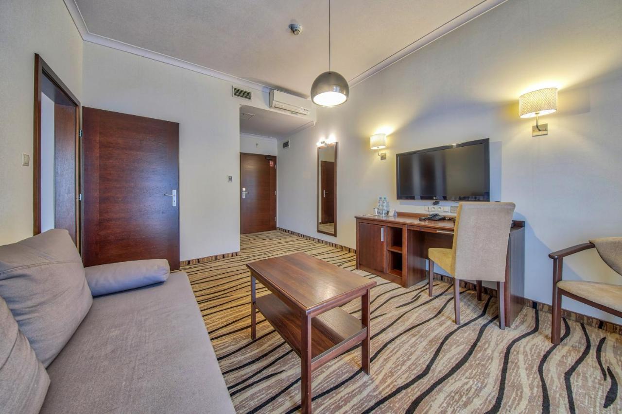 Hotel Arkas Прушкув Экстерьер фото
